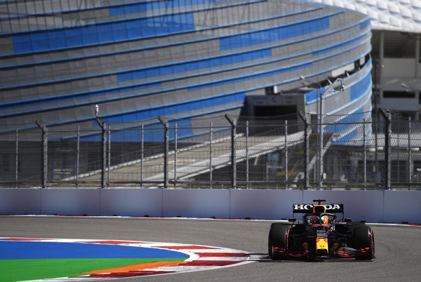 GP Russia, Red Bull sostituisce la power unit. Verstappen partirà ultimo
