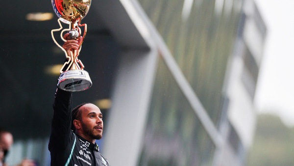 Hamilton e la vittoria record numero 100: "Pensavo di non riuscirci più"
