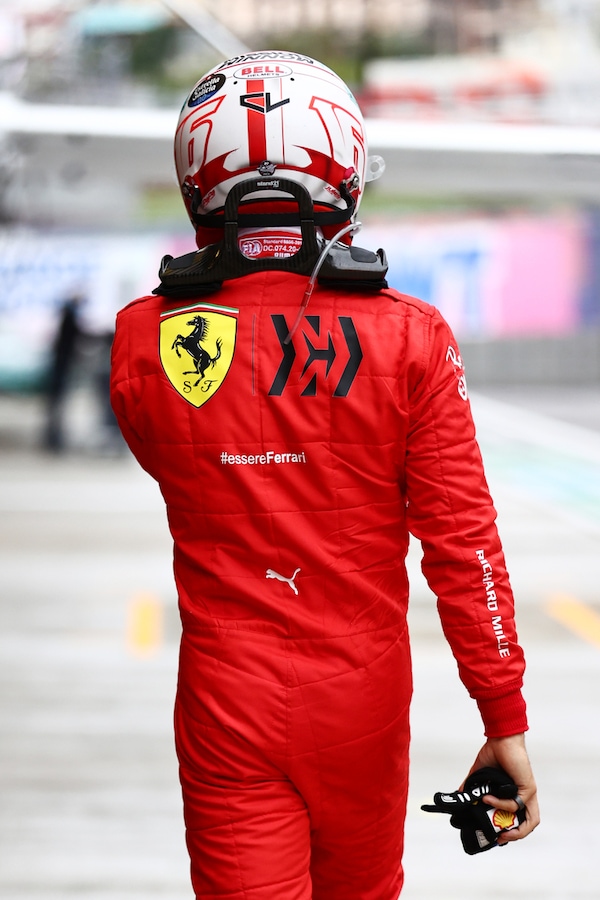 Leclerc sull'orlo delle lacrime: "Contento per la Ferrari e Sainz, ma questo 15° posto..."