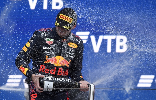 Max supera la prova carattere