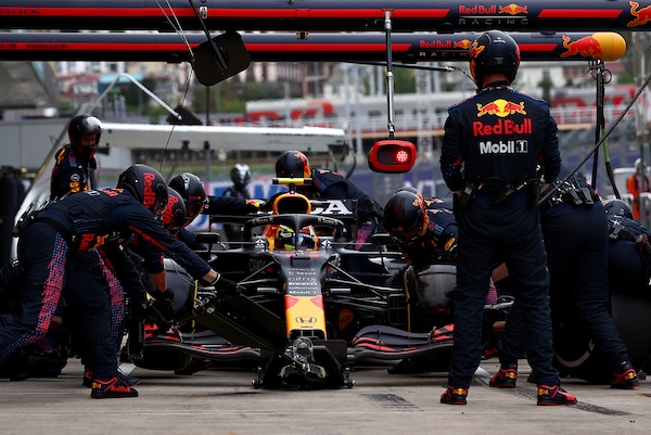 Horner e la direttiva sui pit-stop: "A Monza colpa delle nuove regole, non a Sochi"
