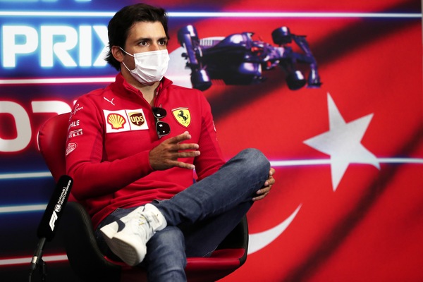 Sainz: "Il motore? Sono curioso, partire ultimo è il miglior 'test'"