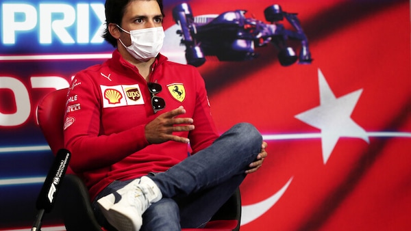 Sainz: "Il motore? Sono curioso, partire ultimo è il miglior 'test'"