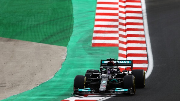 FP2, Hamilton: "Pista completamente diversa dal 2020, ora è più divertente"