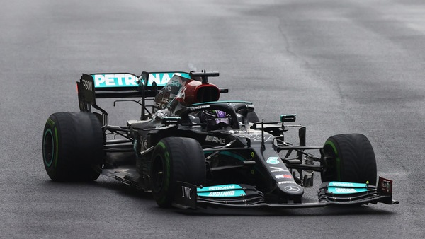 Mercedes e il pit di Hamilton: "I tempi sarebbero crollati, giusto fermarsi"