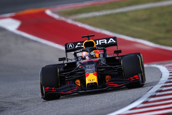 GP USA, dito medio di Verstappen a Hamilton: "Non ho capito cosa voleva"