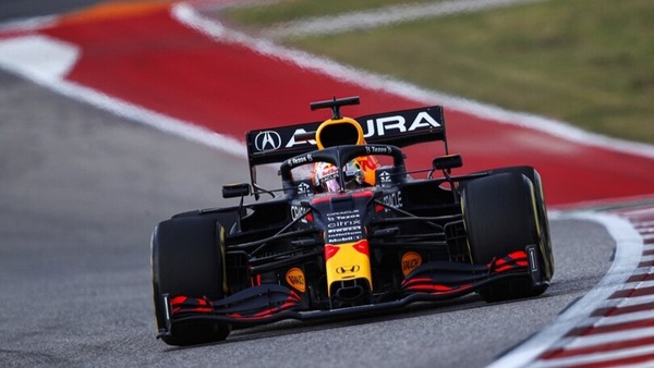 GP USA, dito medio di Verstappen a Hamilton: "Non ho capito cosa voleva"