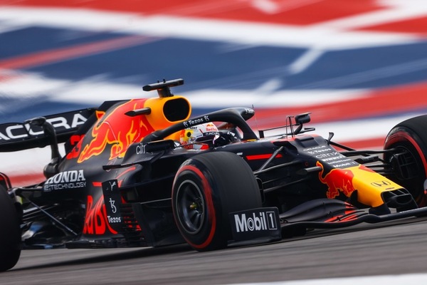 Verstappen: "Io e Lewis davanti? E' ciò che vuole la gente"