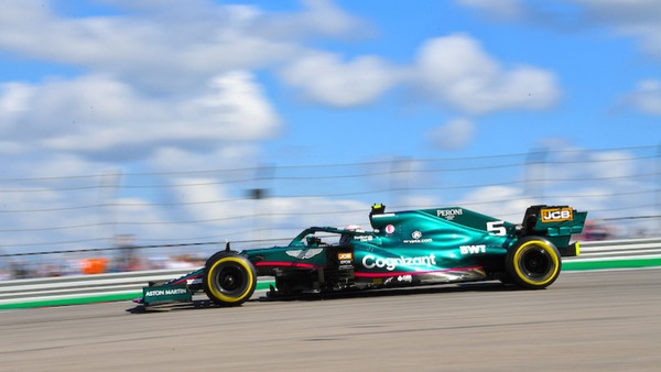 Aston Martin 2022 verde sociale con un occhio al peso