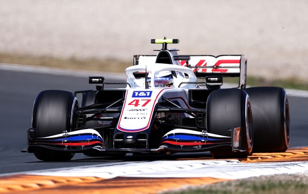 Haas, Komatsu applaude Schumacher: "Una motivazione per gli ingegneri"