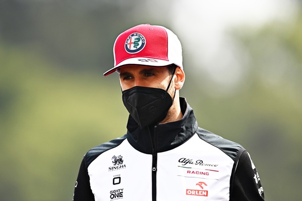Alfa Romeo, Giovinazzi senza sedile nel 2022: il 16 novembre l'annuncio del nuovo pilota