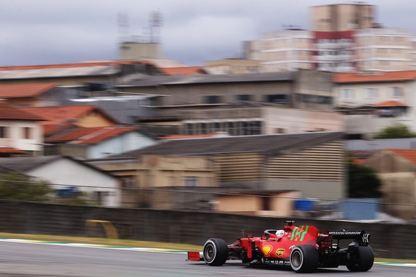 Leclerc, pochi rischi al via della Qualifica Sprint: "Conta restare davanti alle McLaren"