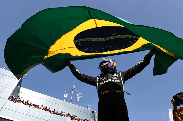 GP Brasile, Hamilton: "Vittoria per mio padre, non bisogna mai mollare"