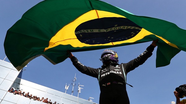 GP Brasile, Hamilton: "Vittoria per mio padre, non bisogna mai mollare"