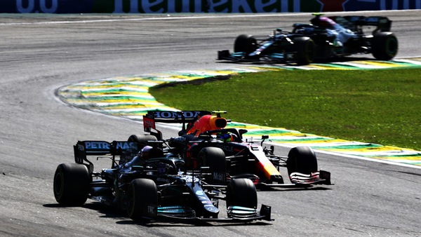 GP Brasile, Mercedes ha chiesto la revisione dell'incidente in curva 4 con Verstappen
