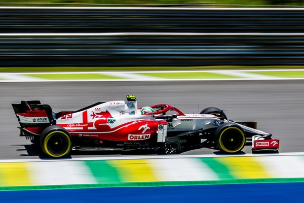 Sauber Alfa Romeo, fuori Giovinazzi dentro Zhou: è ufficiale