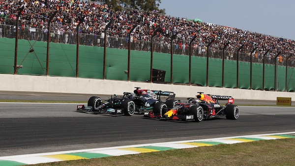 GP Qatar, Mercedes convocata per il riesame dell'episodio tra Max e Lewis