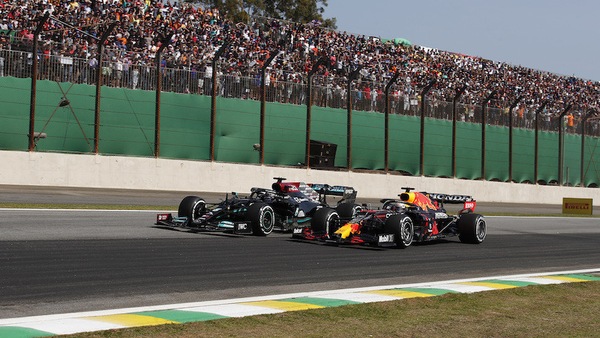 GP Qatar, Mercedes convocata per il riesame dell'episodio tra Max e Lewis