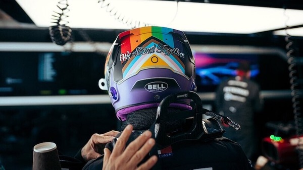 Hamilton, casco speciale nel GP del Qatar