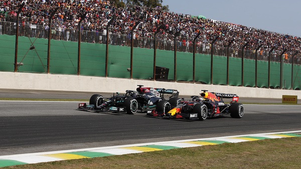 Hamilton, attenzione al... Max, furbizia e manovre pulite