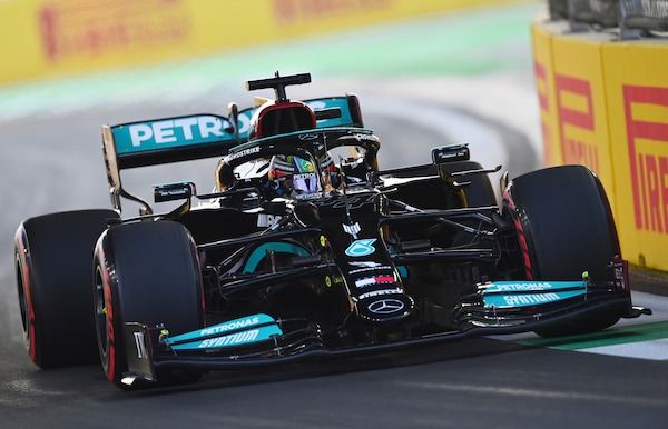 GP Arabia Saudita, FP1: Hamilton al comando, Sainz 6° davanti a Leclerc