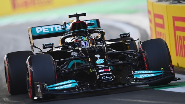 GP Arabia Saudita, FP1: Hamilton al comando, Sainz 6° davanti a Leclerc