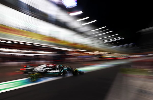GP Arabia Saudita, FP2: svettano le Mercedes, Verstappen insegue e Leclerc va a muro