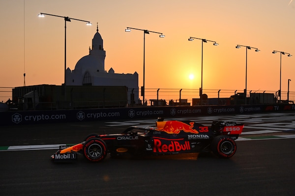 GP Arabia Saudita, FP3: Verstappen davanti ad Hamilton, Leclerc 7°