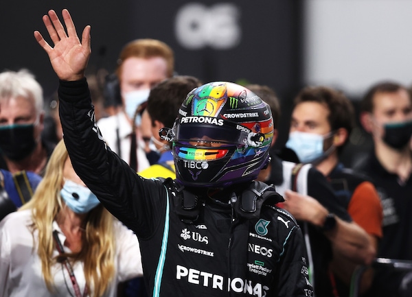 Hamilton in pole per la 103ª volta: "Red Bull velocissima, il nostro passo gara è buono"