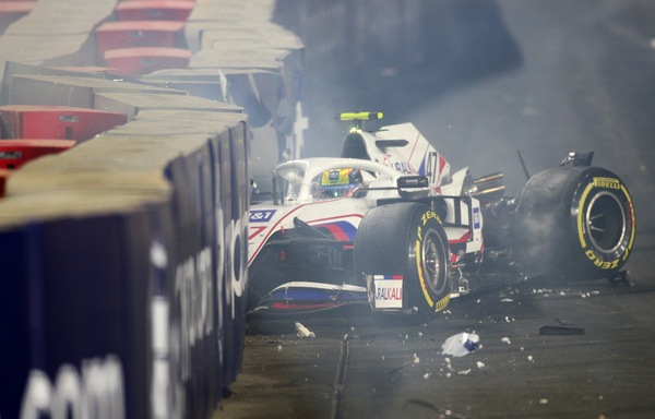 GP Arabia Saudita, tutti i crash della gara di Jeddah