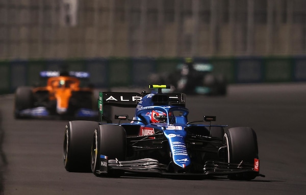 Ocon e il podio sfumato in Arabia: "Orgoglioso della squadra"