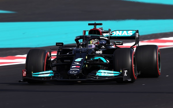 GP Abu Dhabi, FP3: Hamilton davanti a Verstappen, tanto lavoro in casa Red Bull