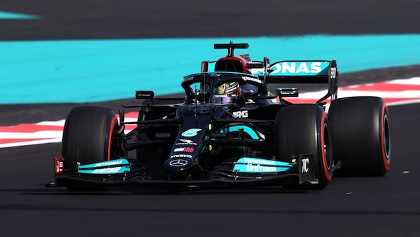 GP Abu Dhabi, FP3: Hamilton davanti a Verstappen, tanto lavoro in casa Red Bull