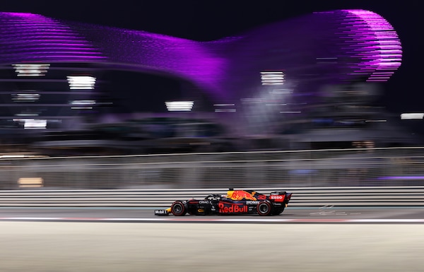 GP Abu Dhabi, qualifiche: pole per Verstappen! Hamilton 2°, Sainz 5°