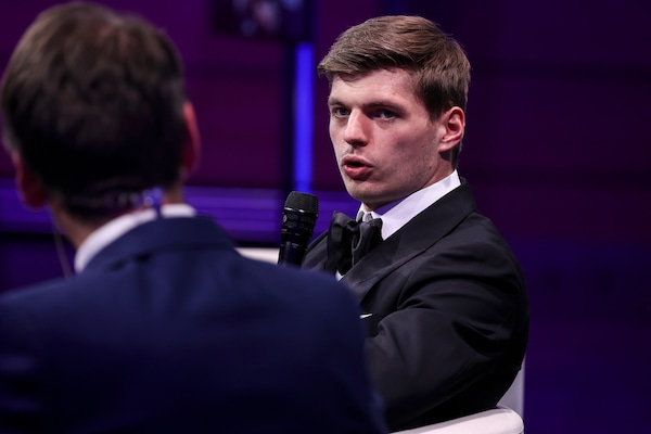Verstappen: "C'è rispetto con Lewis e non ha motivo di lasciare"