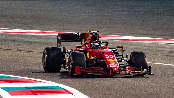 Sainz, il rinnovo e le vittorie: "Posso battere Hamilton e Verstappen"