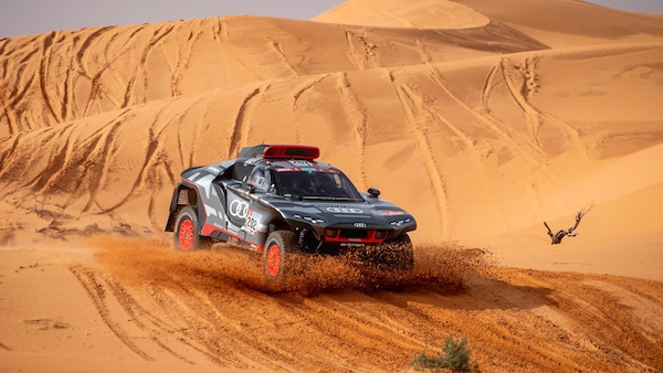 Dakar 2022: Sainz vince la prima con Audi, Al Attiyah a rischio squalifica