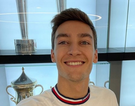 Russell felicissimo per il suo primo giorno in Mercedes: "Nuova uniforme"