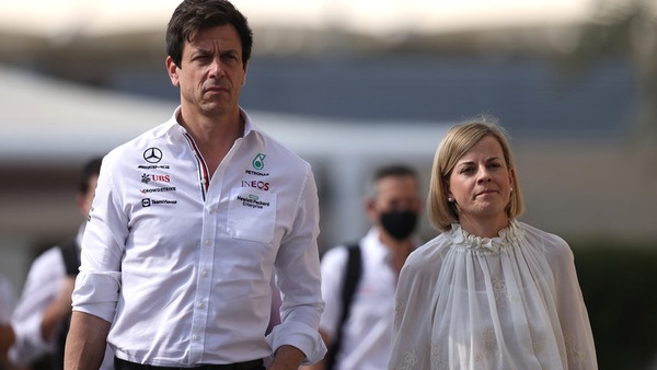 Toto Wolff fa 50 anni: da un'infanzia difficile ai trionfi in Mercedes, la firma del Lupo