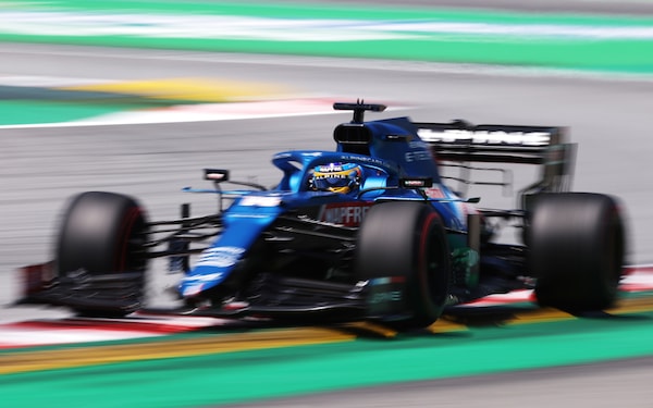 Alonso: "Per il 2022 Alpine non ha più scuse". E loda Russell e Verstappen
