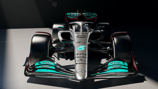 Mercedes W13, torna Freccia d'Argento ed è diversissima sulle pance