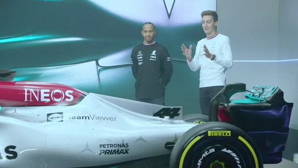 Nuova Mercedes W13, Russell: "In pista daremo tutto. Lewis il mio supereroe"