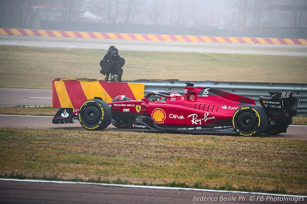 Nuova Ferrari F1-75, lo showdown tra la nebbia di Fiorano