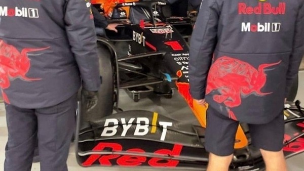 Nuova Red Bull RB18 svela il pull-rod