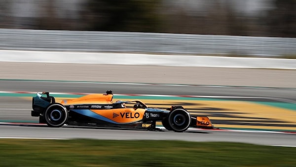 Test Barcellona, day-2, Ricciardo scalza Sainz prima della pausa pranzo