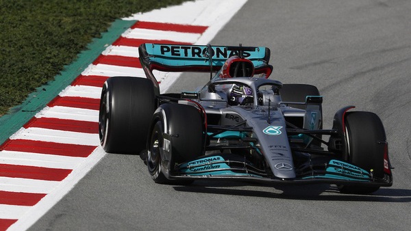 Test Barcellona, Russell: "Mercedes oggi è dietro a Ferrari e McLaren"