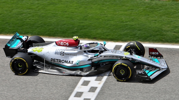 Hamilton: "Mercedes all'inseguimento di Ferrari e Red Bull"