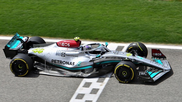 Hamilton: "Mercedes all'inseguimento di Ferrari e Red Bull"