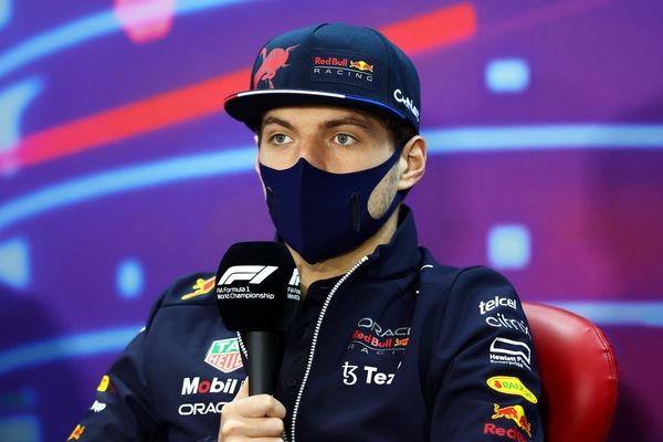 Verstappen e la Mercedes orribile: "Sì, crediamoci pure..."