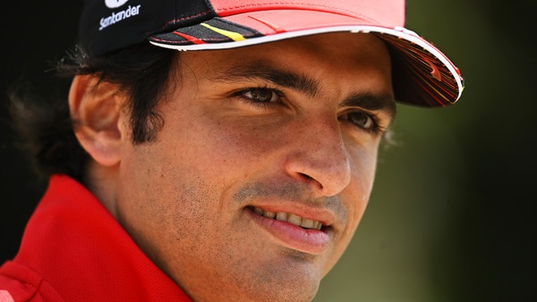 Sainz: "Il rinnovo con la Ferrari è vicino, ma devo trovare il feeling con la F1-75"
